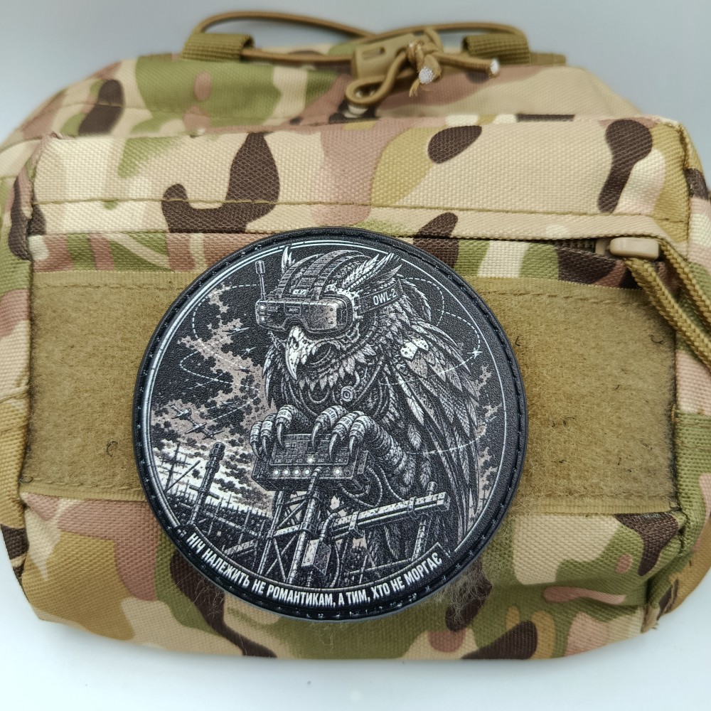 Шеврон Ніч належить не романтикам, а тим, хто не моргає ч/б