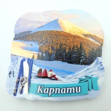 Магнит на холодильник зимние Карпаты лыжники и подъемник №4