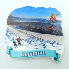 Магнит на холодильник зимние Карпаты лыжники и сноубордист №2